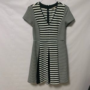 BANANA REPUBLIC STRIPED VNECK  DRESS SZ 10